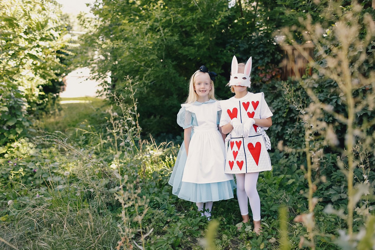 Children halloween costumes Alice in wonderland